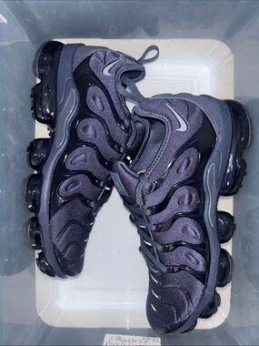Men’s Size 8.5 Nike VaporMax Plus in Navy Blue